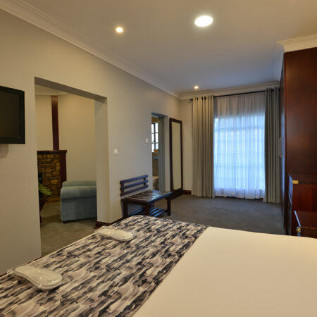 Room 34 Standard King (5)